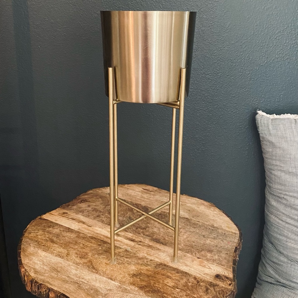 Brass/gold plant holder and stand